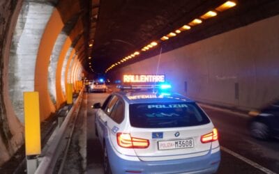 Anziano a piedi in stato confusionale sull’A18, salvato dalla PolStrada