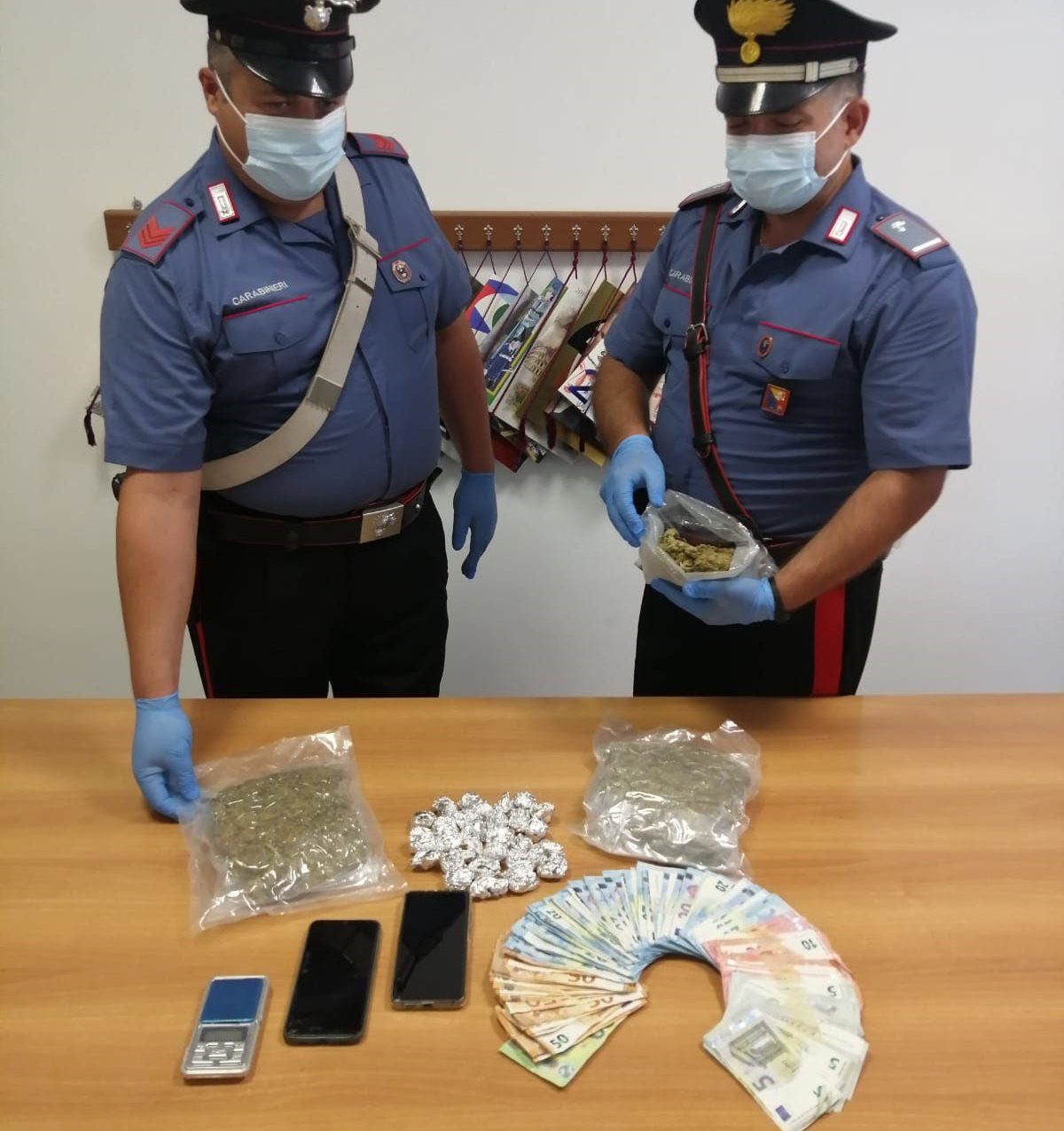 Terme Vigliatore. Rinvenuta Marijuana E Circa 3mila Euro In Contanti ...