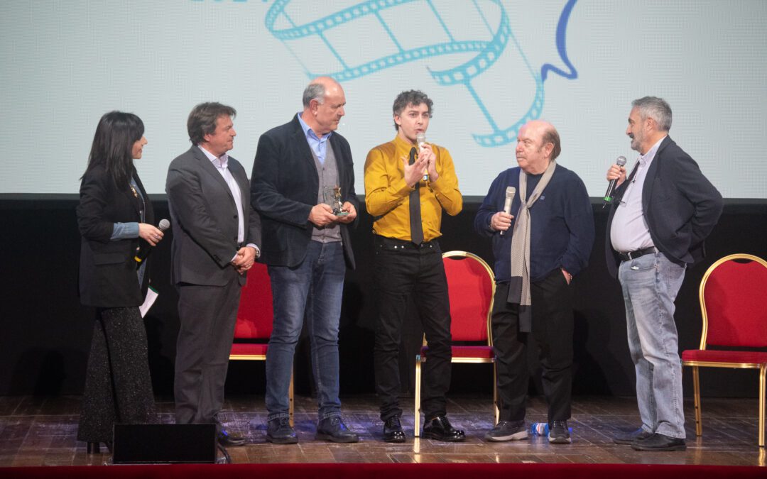 Milazzo Film Festival 2024, successo di pubblico e coinvolgimento scuole: ospiti speciali Bentivoglio e Banfi. Premiati i corti