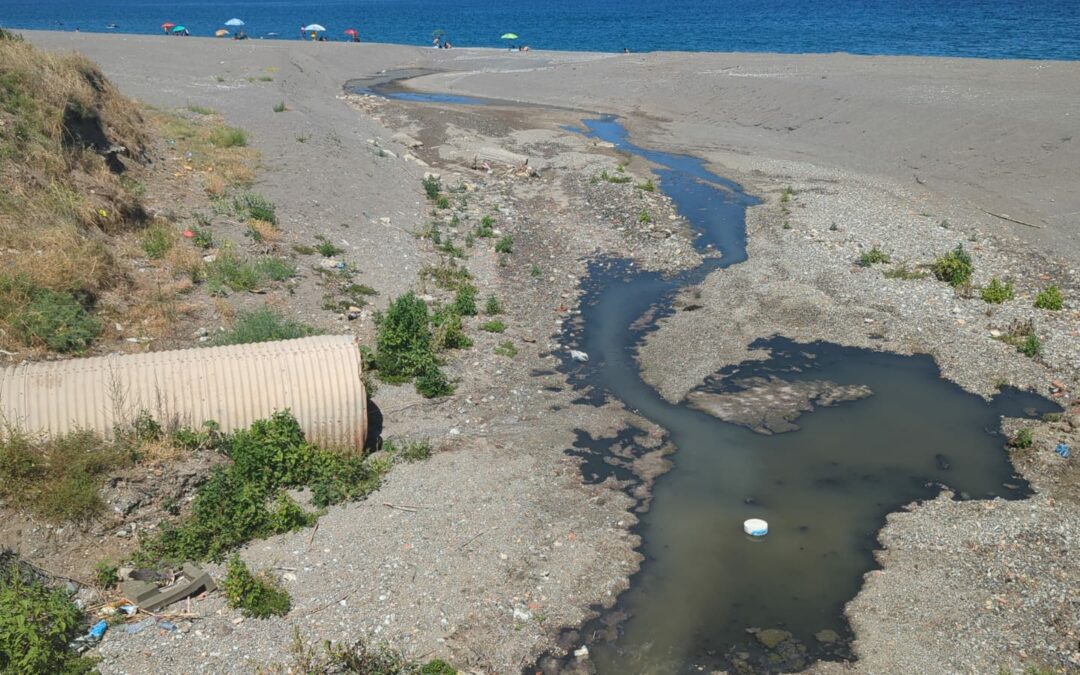 Barcellona PG. Sversamenti in mare, Città Aperta: “Situazione allarmante, rimodernare rete fognaria..”