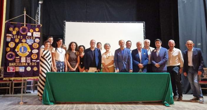 Novara di Sicilia. Presentato il Lions Club Satellite al Teatro Casalaina. La soddisfazione del Sindaco Bertolami