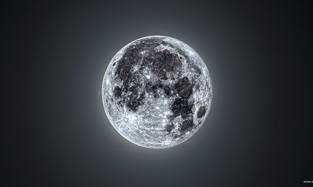 La super luna blu sommersa dai like, lo scatto di Michele Isgrò diventa virale