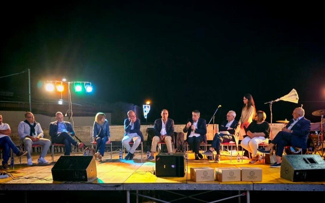 Grande successo per la prima giornata di “NO.STRANO – Il Festival del Cibo e delle Tradizioni Popolari” aperta con un convegno. Questa sera Manuela Villa in concerto