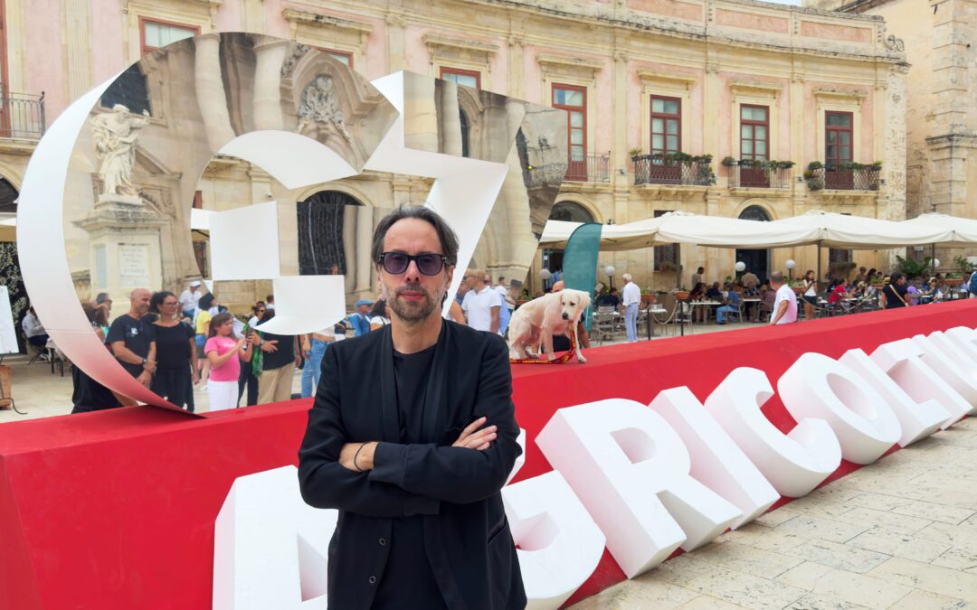 G7 Agricoltura di Siracusa, Giuseppe La Spada porta in scena l’installazione “Replanting Human Beings”: Un rituale consente alle persone di “sentirsi alberi”