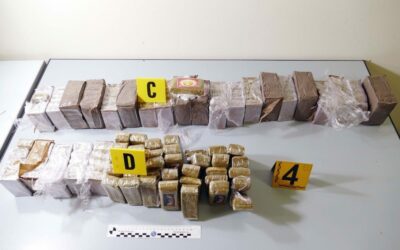 Due pistole e 37 kg di hashish in auto, arrestato corriere della droga agli imbarcaderi a Messina