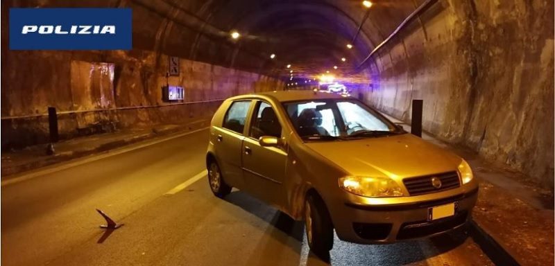 Ubriaco in A20 “parcheggia” in galleria Calavà: senza patente, revisione e assicurazione